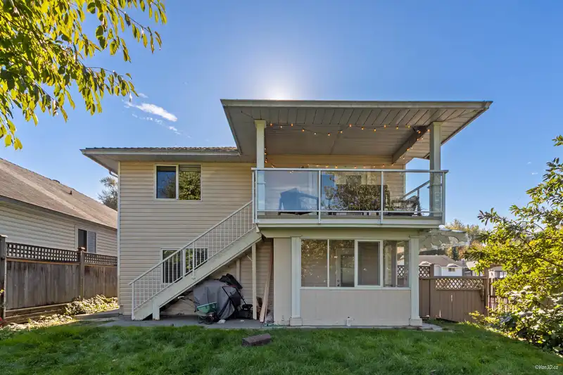 2287 STAFFORD AVENUE - photo 3 of 30