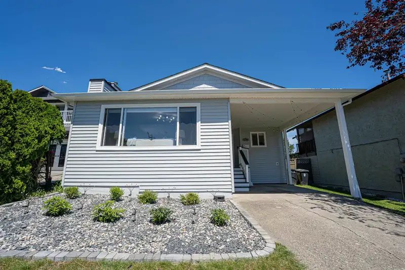 2329 WAKEFIELD DRIVE - photo 3 of 40