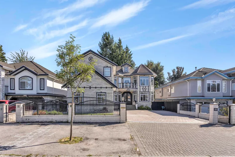 13884 89A AVENUE - photo 2 of 25