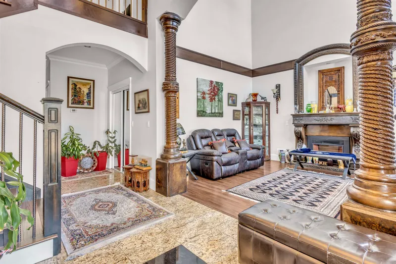 13884 89A AVENUE - photo 3 of 25