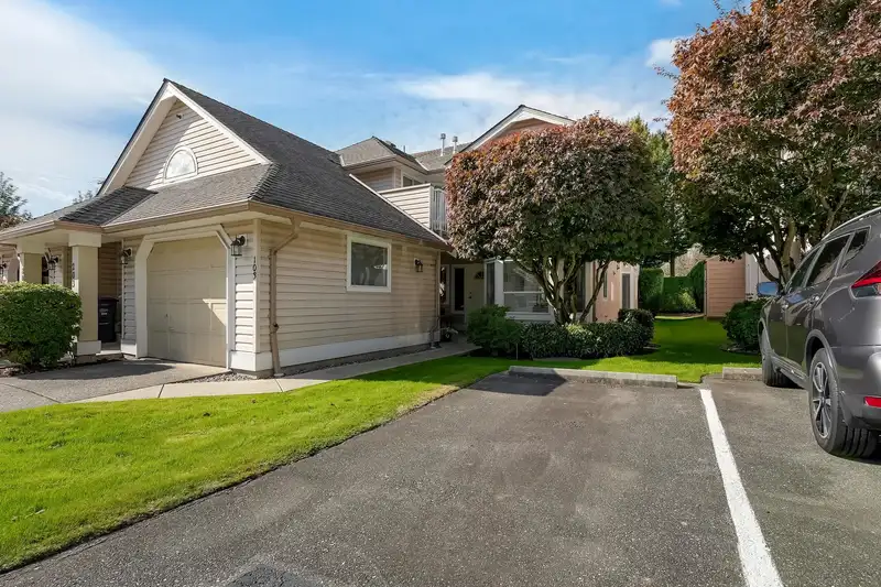 103 16031 82 AVENUE - photo 1 of 36