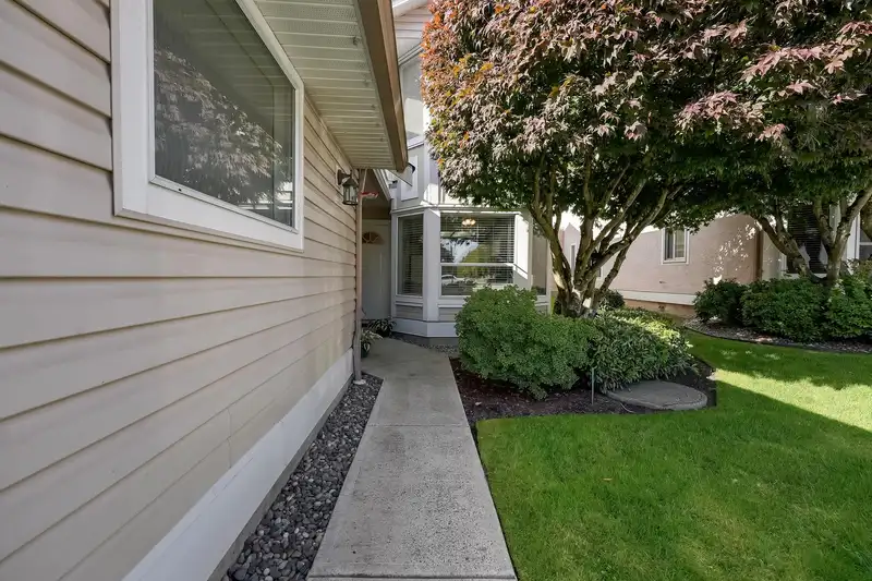 103 16031 82 AVENUE - photo 3 of 36