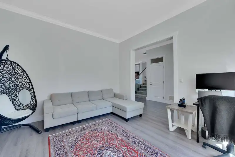 24295 112 AVENUE - photo 2 of 40
