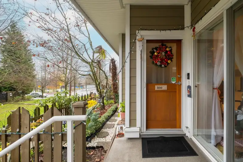 166 7388 MACPHERSON AVENUE - photo 4 of 28