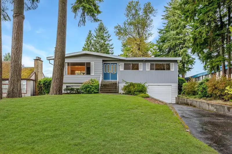 1589 HAVERSLEY AVENUE - photo 1 of 40