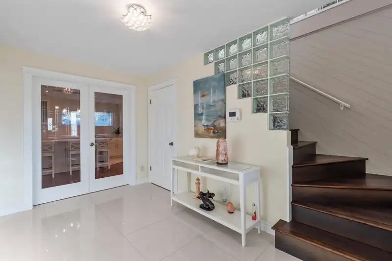 15531 ROPER AVENUE - photo 4 of 40