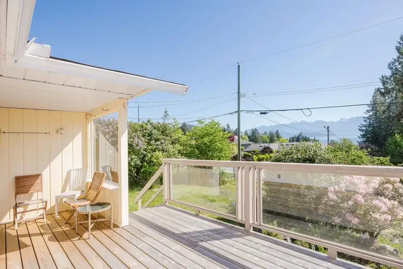 606 MARTIN ROAD - photo 4 of 40