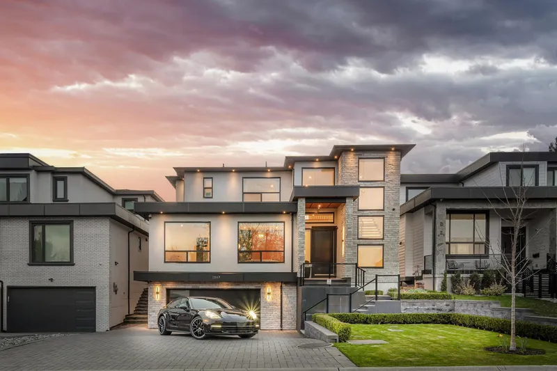 1267 160A STREET - photo 2 of 25