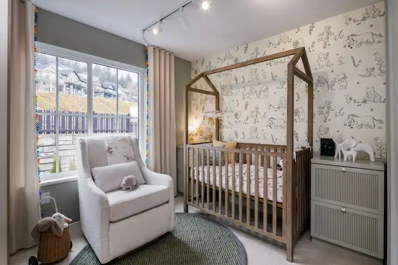 148 3637 SHEFFIELD AVENUE - photo 1 of 11