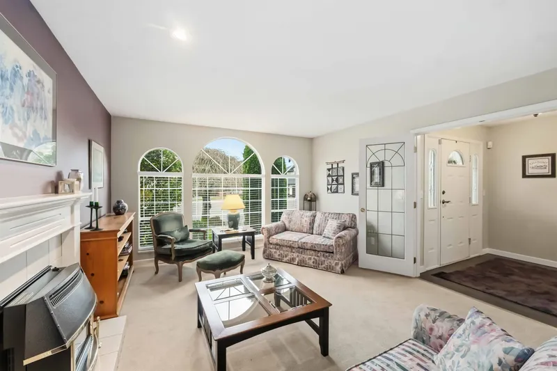 5653 187 STREET - photo 2 of 25