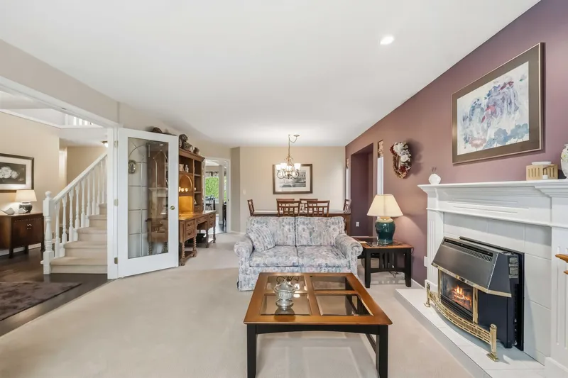 5653 187 STREET - photo 4 of 25