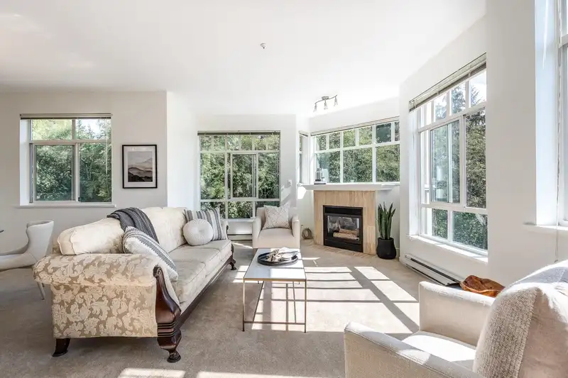 319 630 ROCHE POINT DRIVE - photo 1 of 32