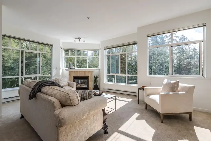 319 630 ROCHE POINT DRIVE - photo 2 of 32