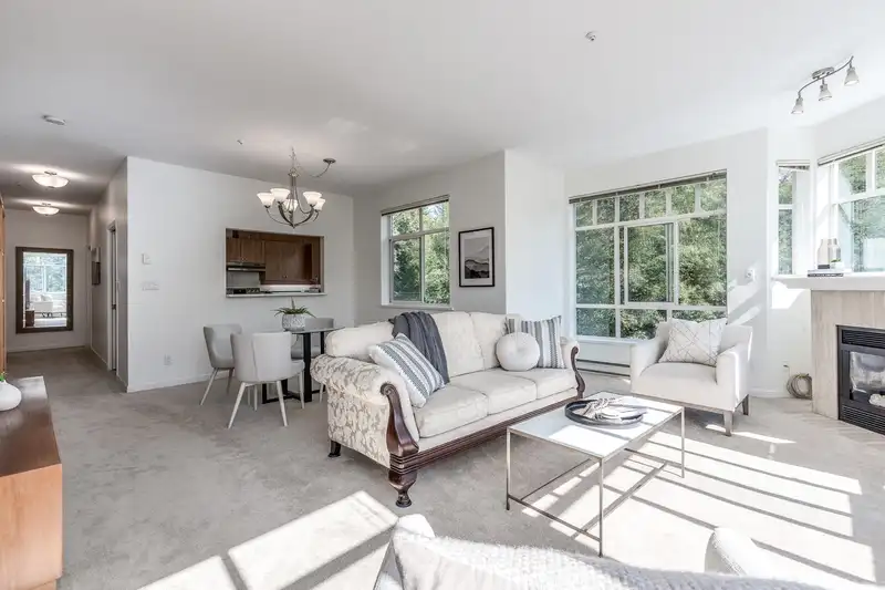 319 630 ROCHE POINT DRIVE - photo 3 of 32