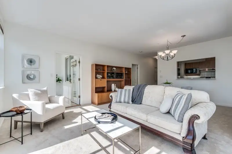 319 630 ROCHE POINT DRIVE - photo 4 of 32