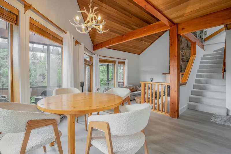 206 6117 EAGLE DRIVE - photo 2 of 22