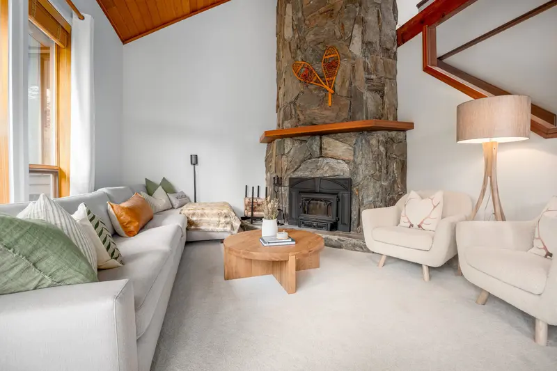 206 6117 EAGLE DRIVE - photo 3 of 22