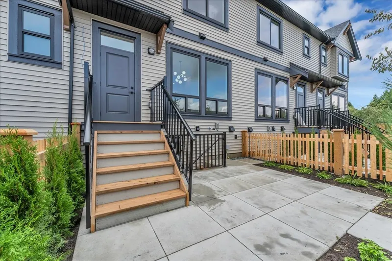 20487 74B AVENUE - photo 2 of 25