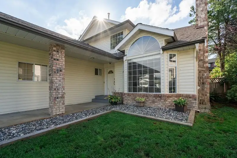 21436 THORNTON AVENUE - photo 2 of 34