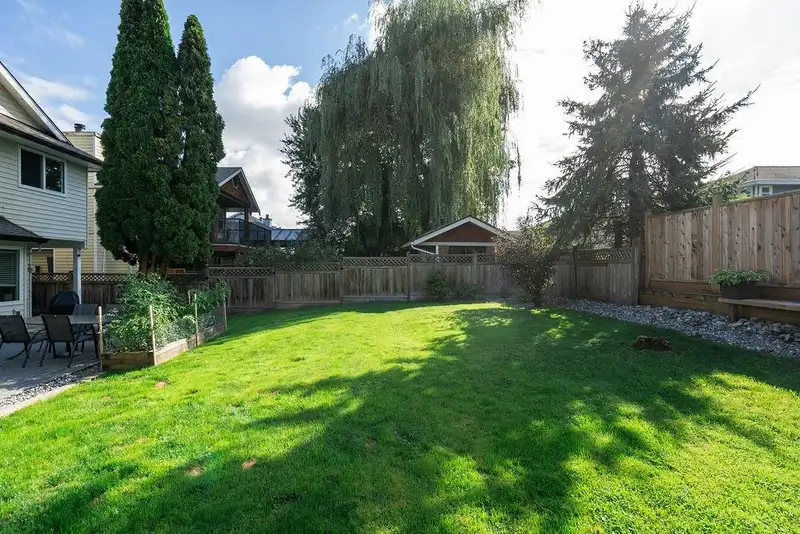 21436 THORNTON AVENUE - photo 3 of 34