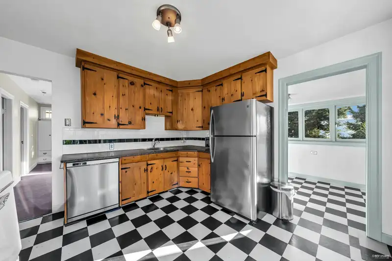353 E 8TH STREET - photo 3 of 24