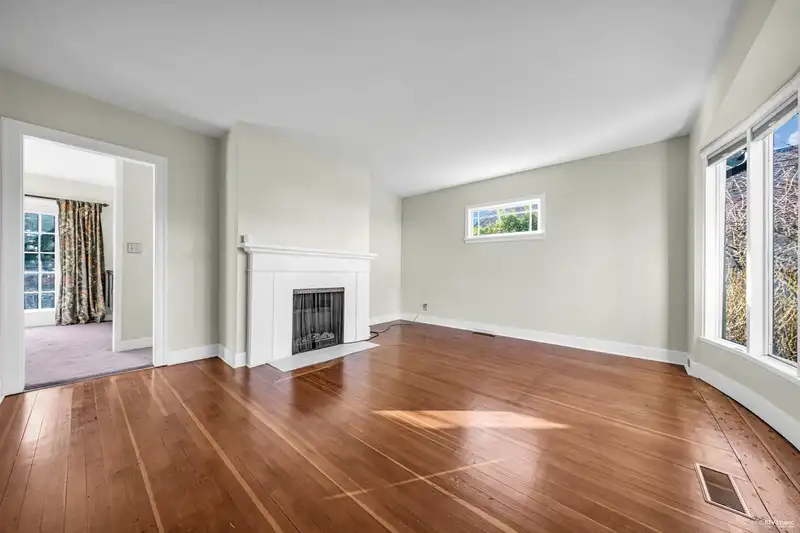 353 E 8TH STREET - photo 4 of 24