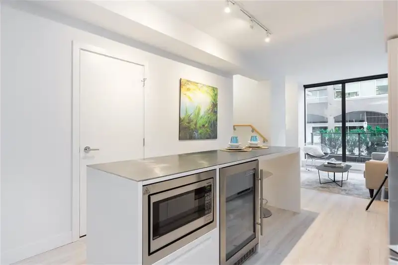 1135 HORNBY STREET - photo 2 of 21