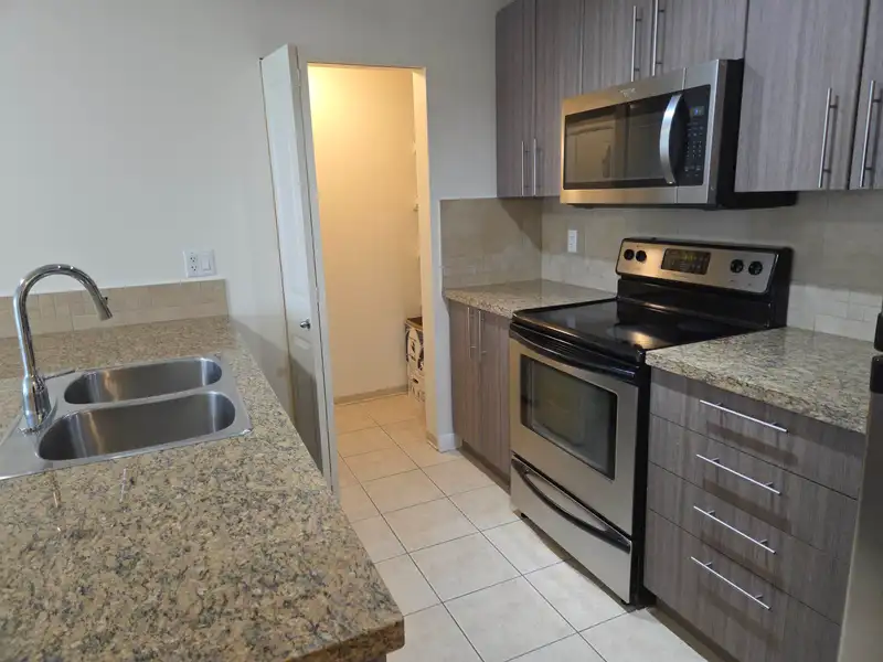 1005 898 CARNARVON STREET - photo 2 of 16