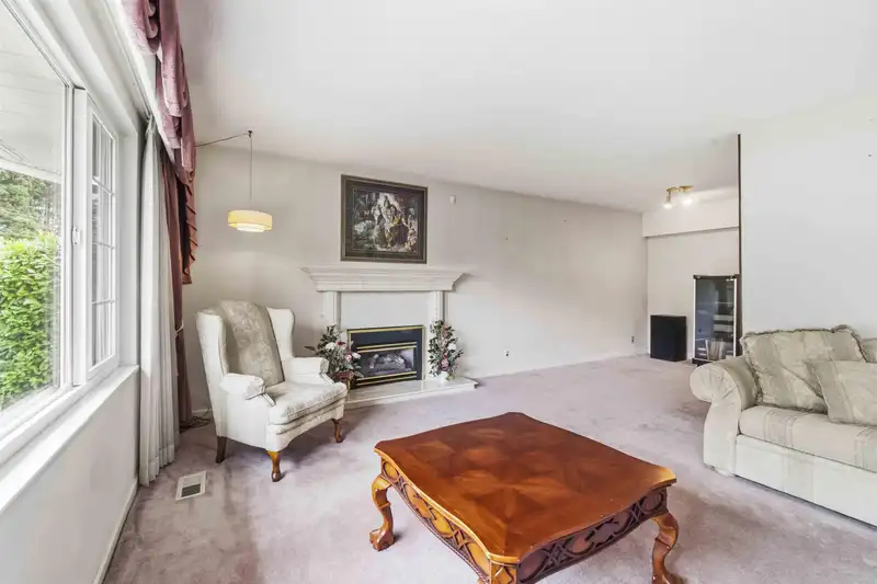 1522 HAVERSLEY AVENUE - photo 4 of 40