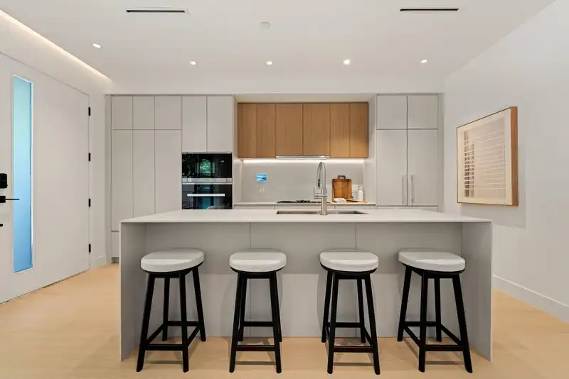 1 2926 W 12TH AVENUE - photo 4 of 28