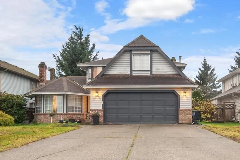 18592 62 AVENUE - photo 1 of 25