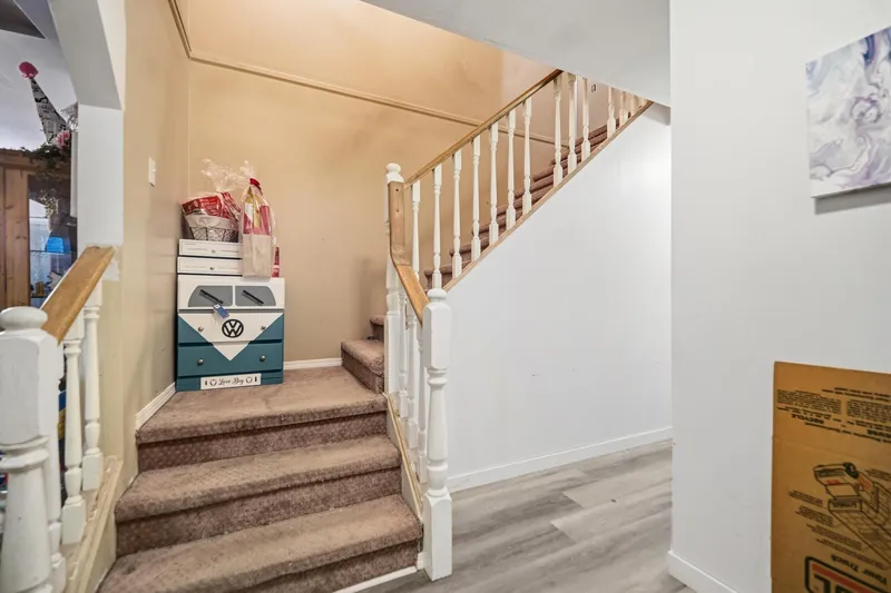 18592 62 AVENUE - photo 4 of 25