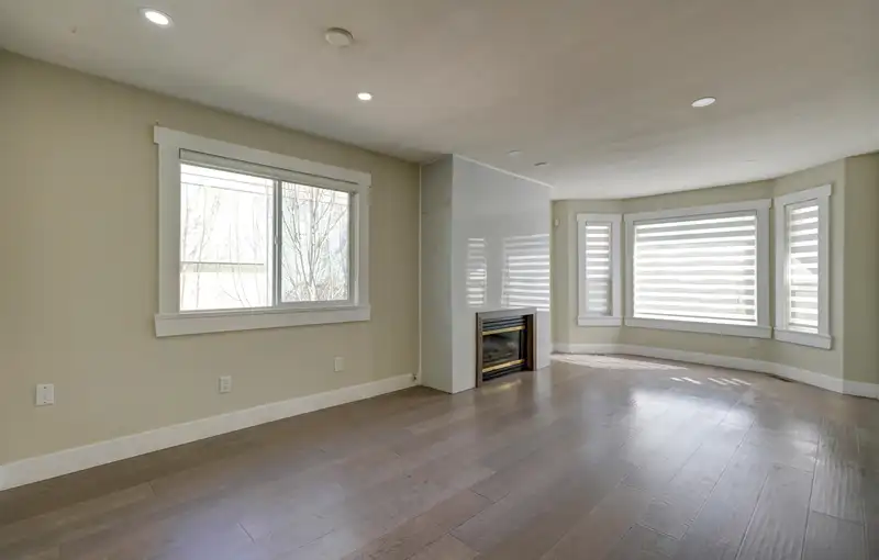11913 240 STREET - photo 4 of 33