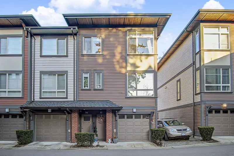 37 16127 87 AVENUE - photo 2 of 25