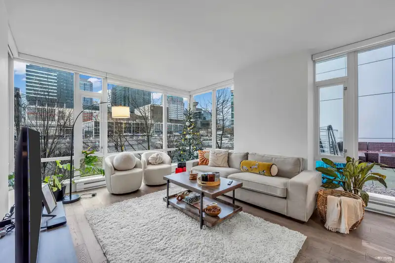 309 161 W GEORGIA STREET - photo 2 of 37