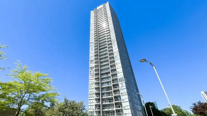 2710 13618 100 AVENUE - photo 1 of 34