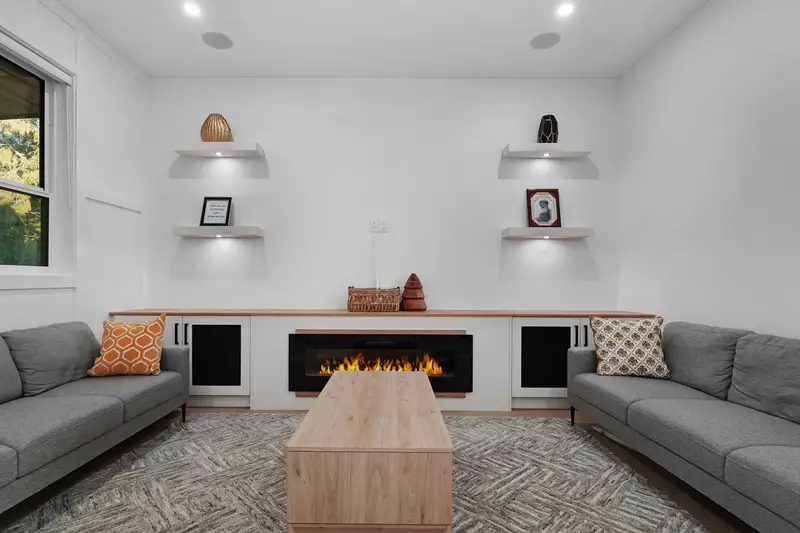 15037 87B AVENUE - photo 4 of 25