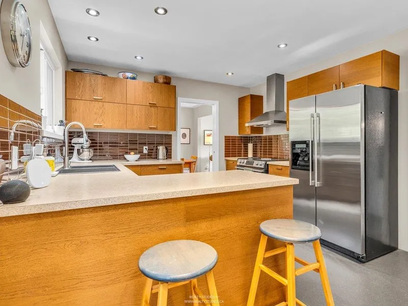 999 53A STREET - photo 4 of 25