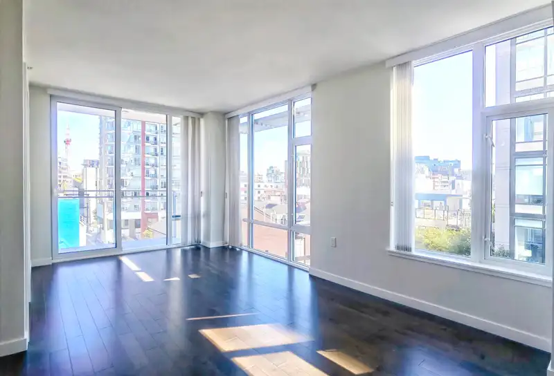 602 1708 ONTARIO STREET - photo 1 of 31