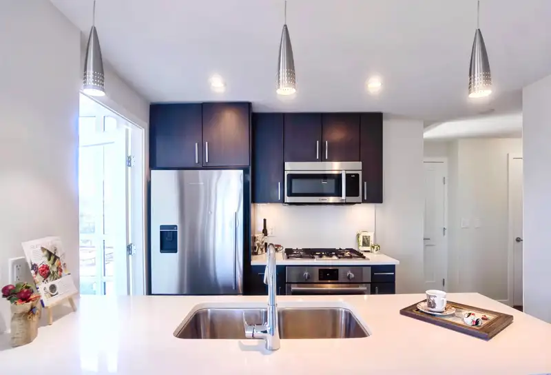 602 1708 ONTARIO STREET - photo 4 of 31