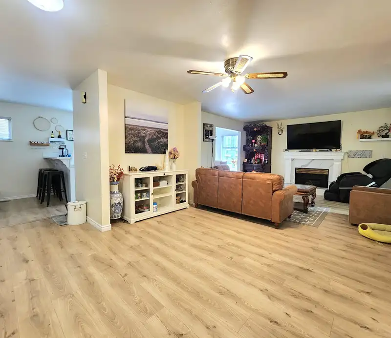 805 14188 103A AVENUE - photo 4 of 24