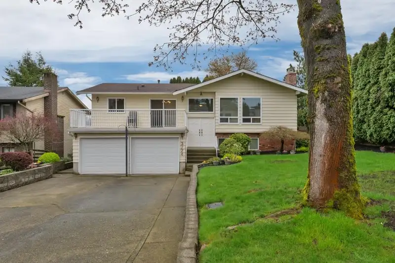 3774 BALSAM CRESCENT - photo 1 of 39