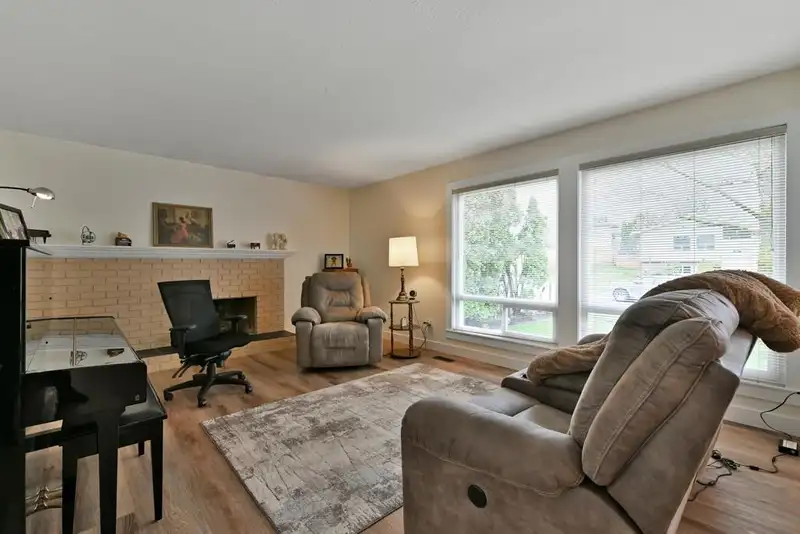 3774 BALSAM CRESCENT - photo 3 of 39