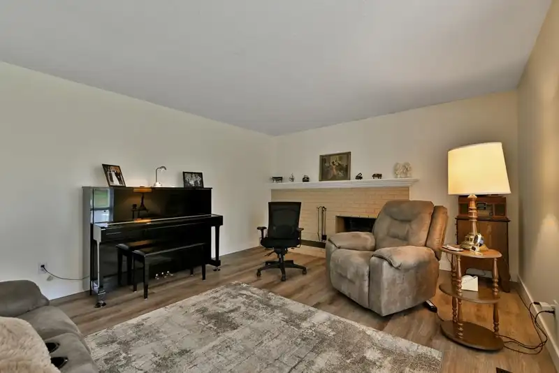 3774 BALSAM CRESCENT - photo 4 of 39