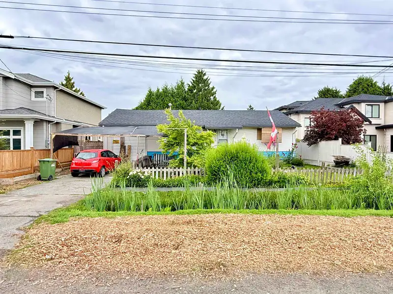 8631 LESLIE ROAD - photo 4 of 18