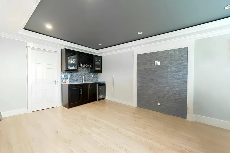 520 EWEN AVENUE - photo 4 of 21