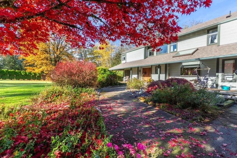 25339 76 AVENUE - photo 1 of 25