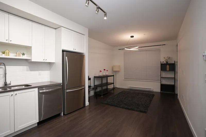 410 15835 85 AVENUE - photo 2 of 19