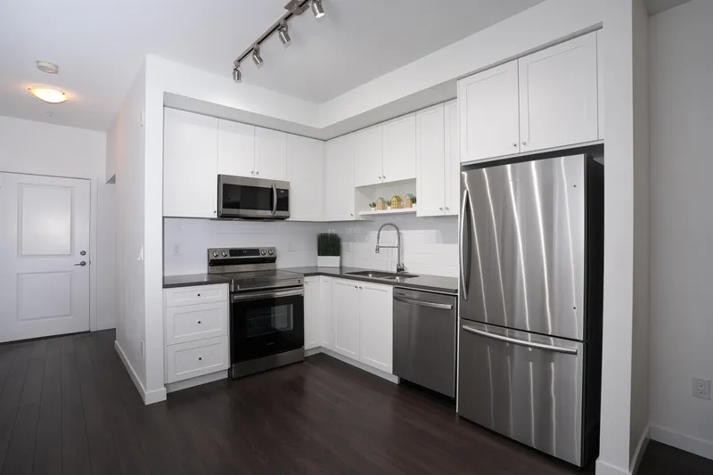 410 15835 85 AVENUE - photo 4 of 19