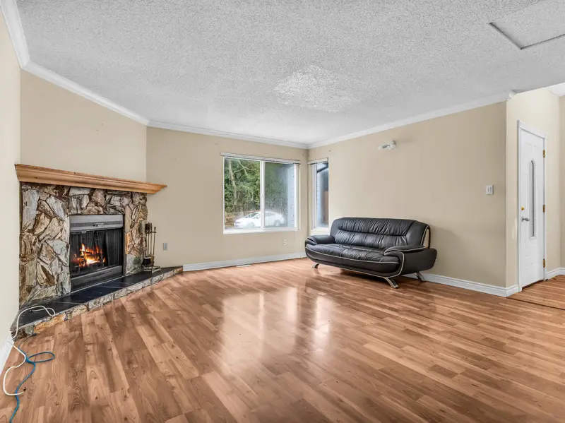 14783 101 AVENUE - photo 4 of 25